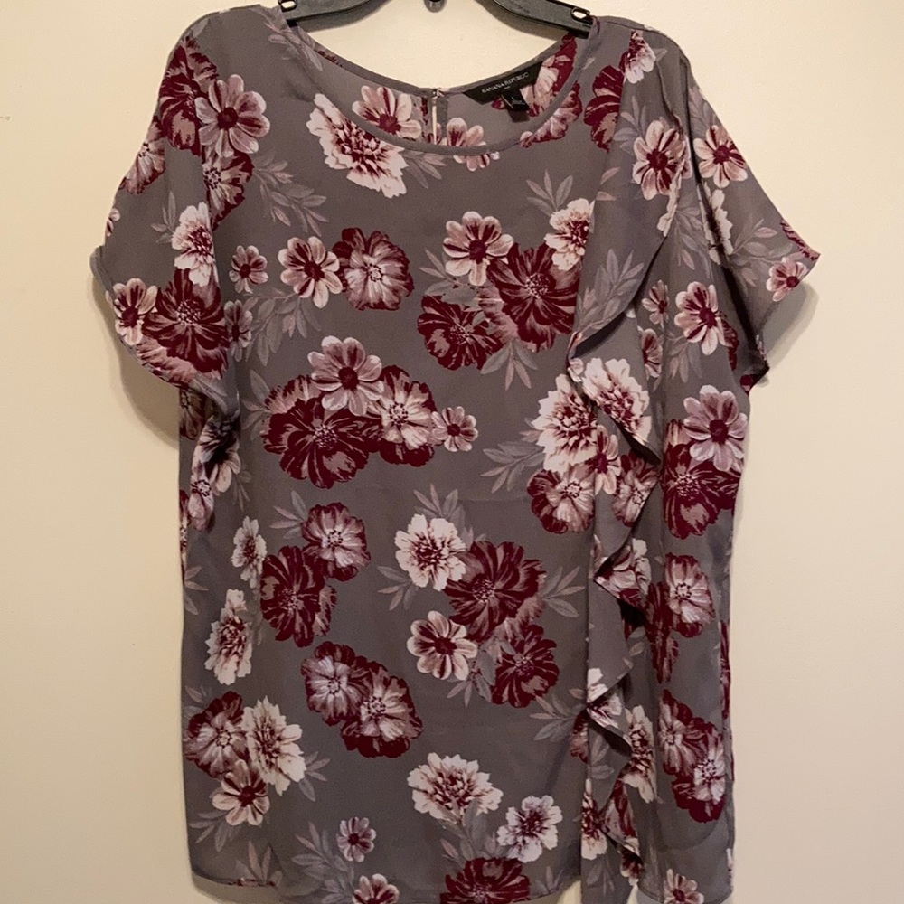 Banana Republic Gray Floral Short Sleeve Blouse with Burgundy Flowers